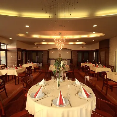 Kikelet Hotel