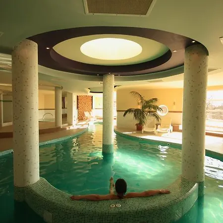 Kikelet Hotel 3*