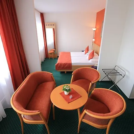 Kikelet Hotel 3*
