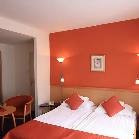 Hotel Kikelet 3*